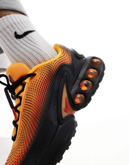 Zapatillas de deporte negras y naranjas Air Max DN de Nike ASOS