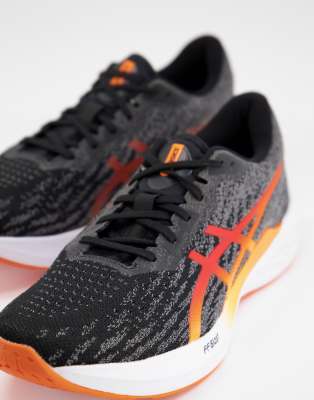 asics negras y naranjas