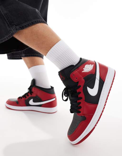 Zapatillas de deporte negras y rojas de media cana Air Jordan 1 de Nike