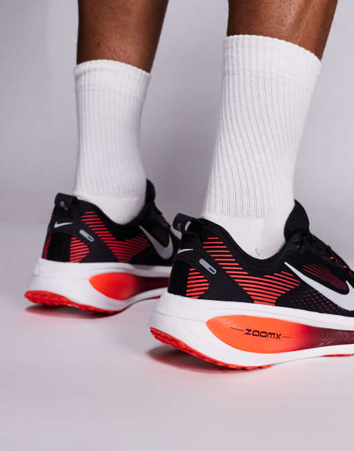 Zapatillas de deporte negras y rojas Vomero 18 de Nike Running, 5 de 5