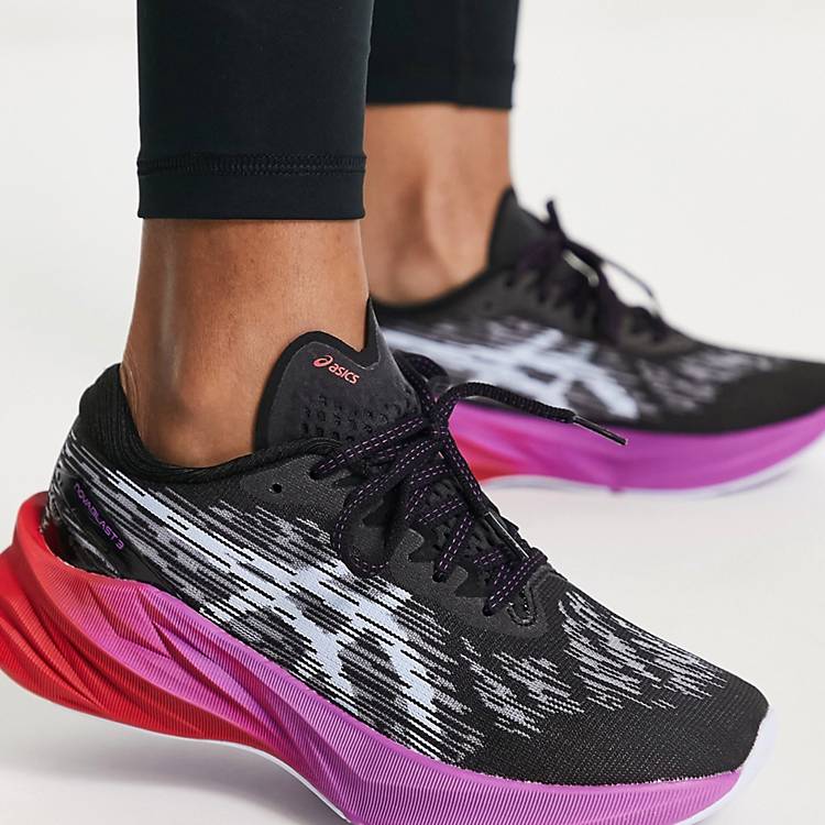 Zapatillas de deporte negras y rosas Novablast 3 de Asics Running