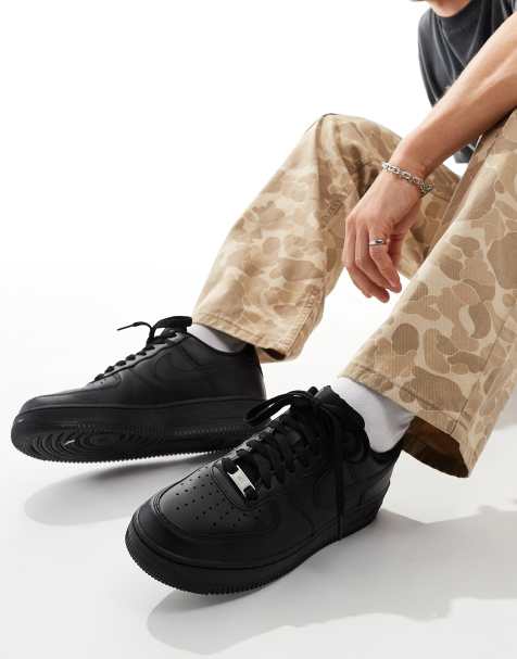 Zapatillas de deporte negro triple Air Force 1 '07 de Nike - view 1
