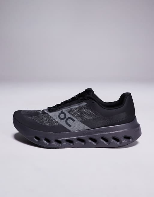 Zapatillas de deporte negro triple para correr Cloudsurfer Next de ON, 2 de 5