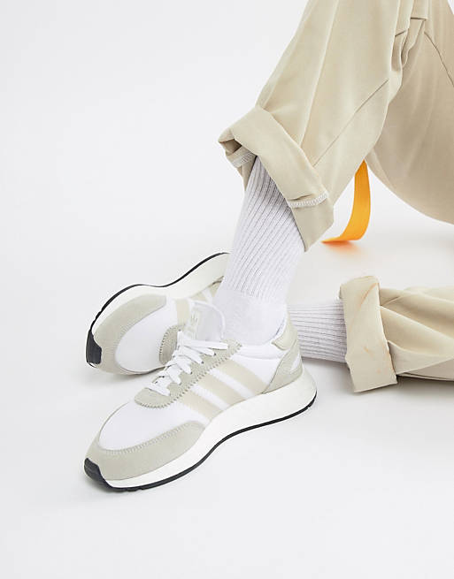 Refinar bicapa Escultor Zapatillas de deporte para correr en gris I-5923 de adidas Originals | ASOS