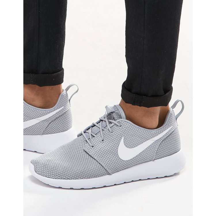 Precio de hot sale nike roshe run