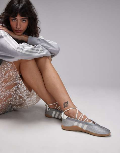 Zapatillas de deporte plateadas estilo bailarinas con purpurina Disco Taekwondo Mei exclusivas en ASOS de adidas Originals - view 1