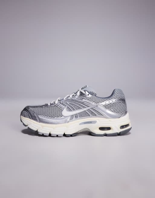 Zapatillas de deporte plateadas y blanco hueso Air Max Moto 2K de Nike, 2 de 5