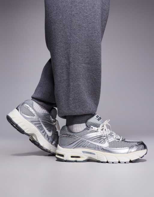 Zapatillas de deporte plateadas y blanco hueso Air Max Moto 2K de Nike, 3 de 5