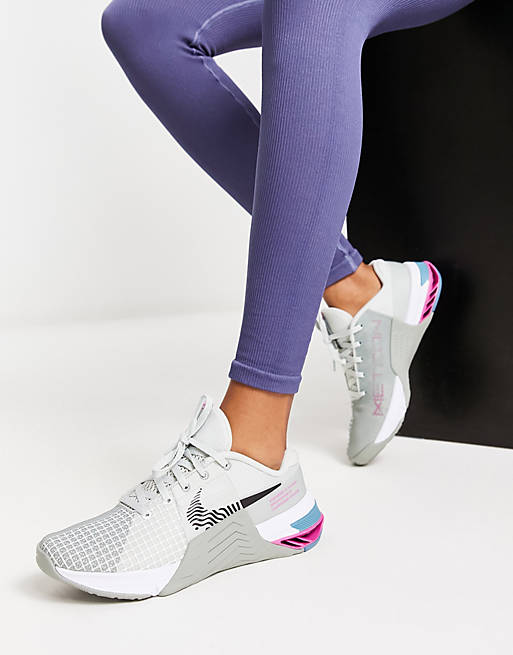 Zapatillas de deporte plateado claro Metcon 8 de Nike Training