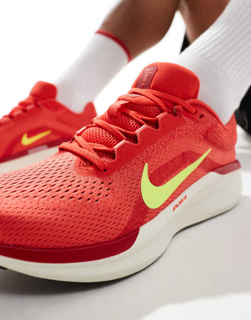 Zapatillas de deporte rojas Air Winflo 11 de Nike Running ASOS