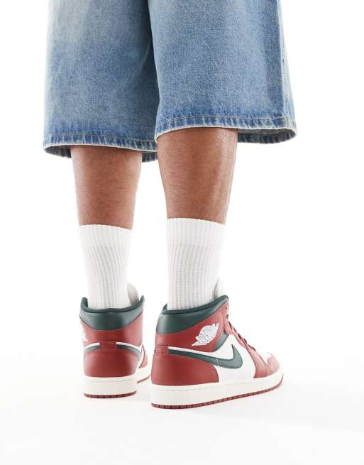 Zapatillas de deporte rojas y verdes Air Jordan 1 Mid de Nike, 4 de 5