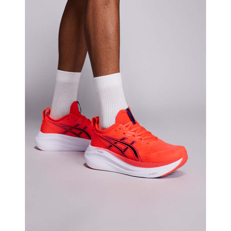 Zapatillas de deporte rojo llama y negras para correr Gel-Nimbus