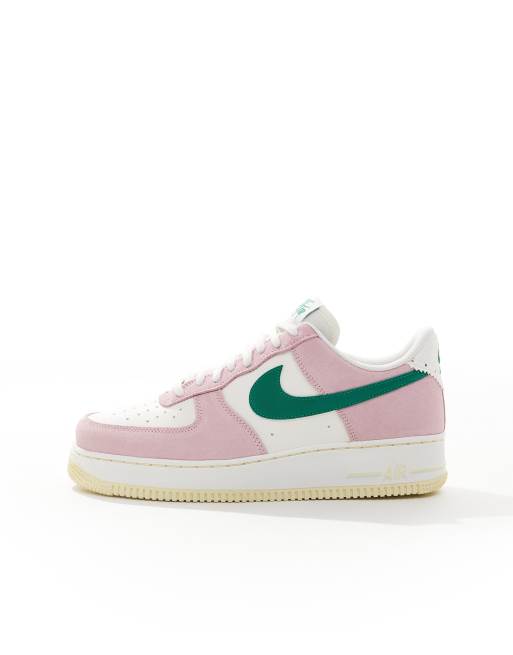 Zapatillas de deporte rosas, blancas y verdes Air Force 1 '07 de Nike, 2 de 5