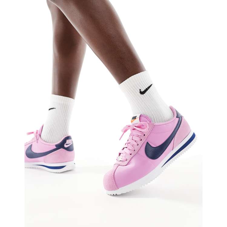 Zapatillas de deporte rosas y azul marino Cortez TXT Se de Nike ASOS