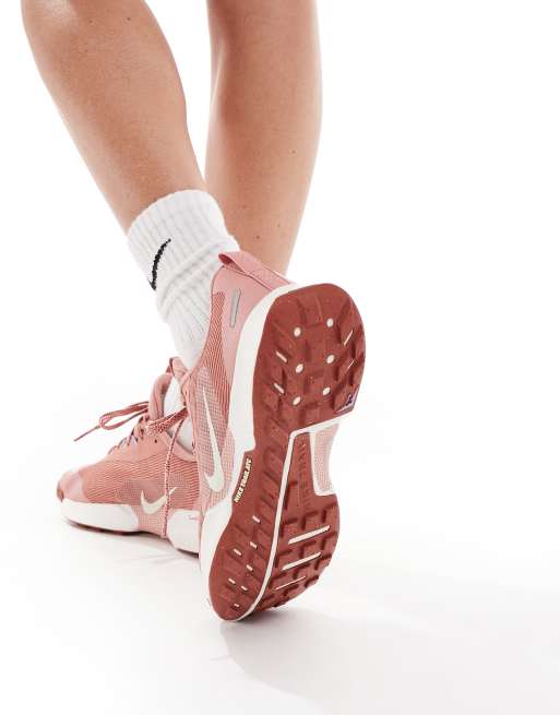 Zapatillas de deporte rosas y blancas Juniper Trail 3 de Nike Running, 3 de 5
