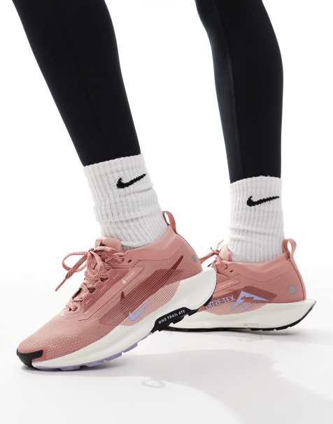 Zapatillas de deporte rosas y blancas ReactX Pegasus Trail 5 GORE-TEX de Nike Running - view 1