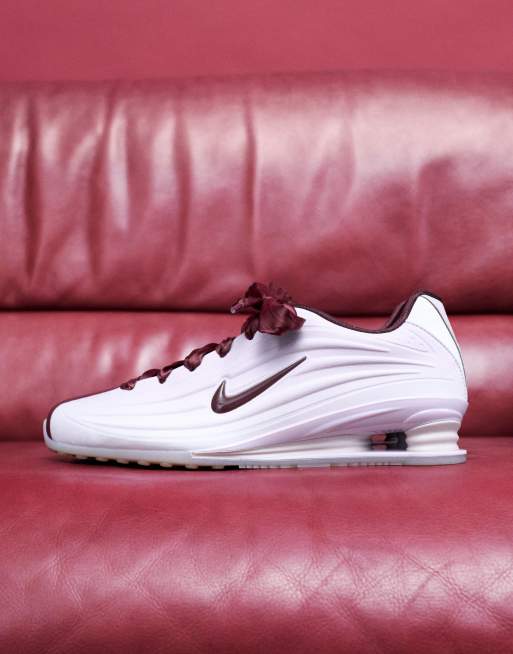 Zapatillas de deporte rosas y marrones con cordones de cinta Shox Z de Nike, 2 de 5