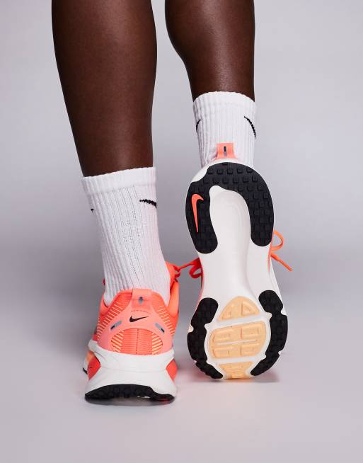 Zapatillas de deporte rosas y naranjas Vomero 18 de Nike Running, 3 de 5