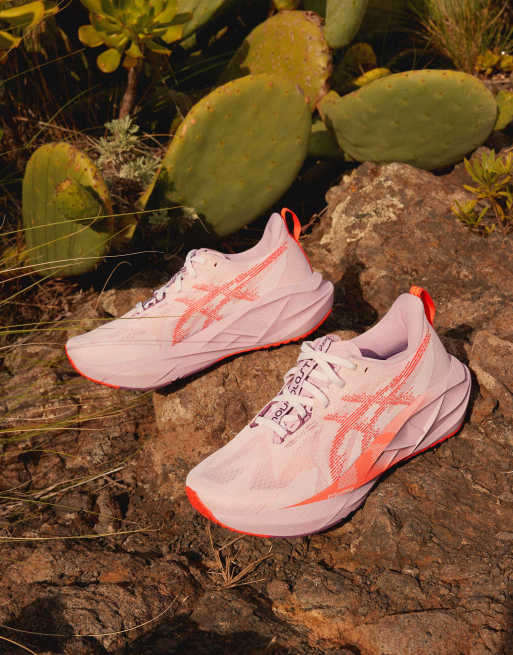 Zapatillas de deporte rosas y rojas Novablast 5 de Asics