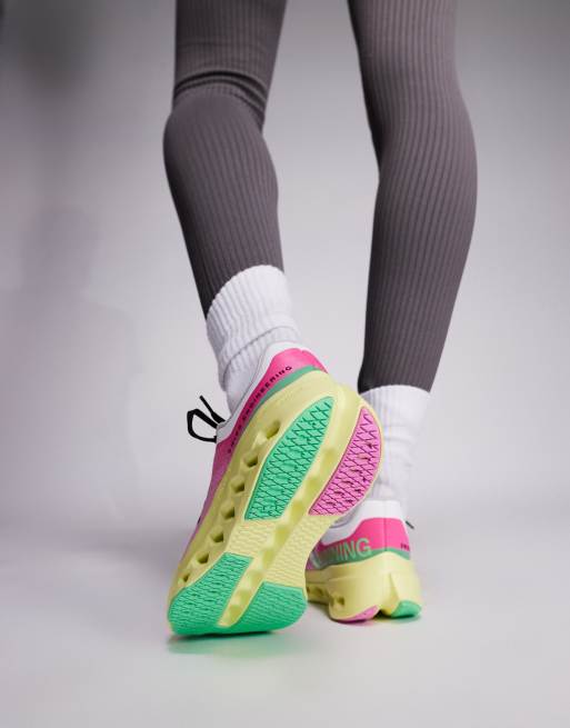 Zapatillas de deporte rosas y verde lima para correr Cloudsurfer Next de ON, 3 de 5
