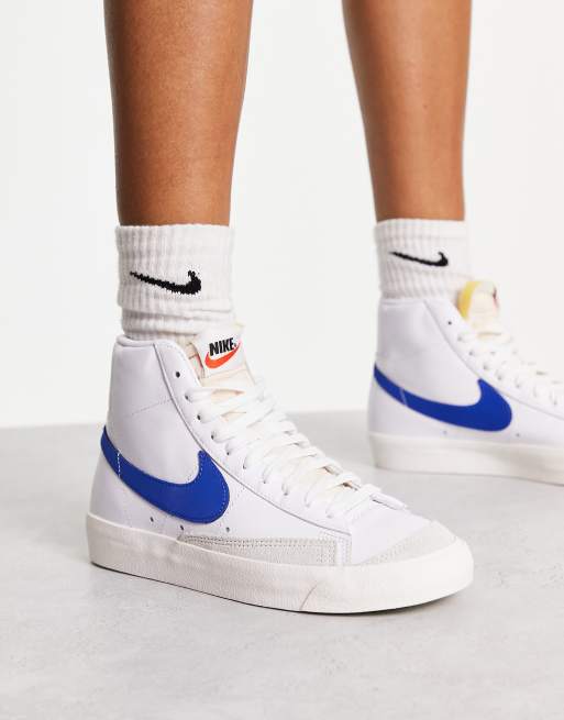 Zapatillas de deporte tobilleras blancas y azul real Blazer Mid de Nike