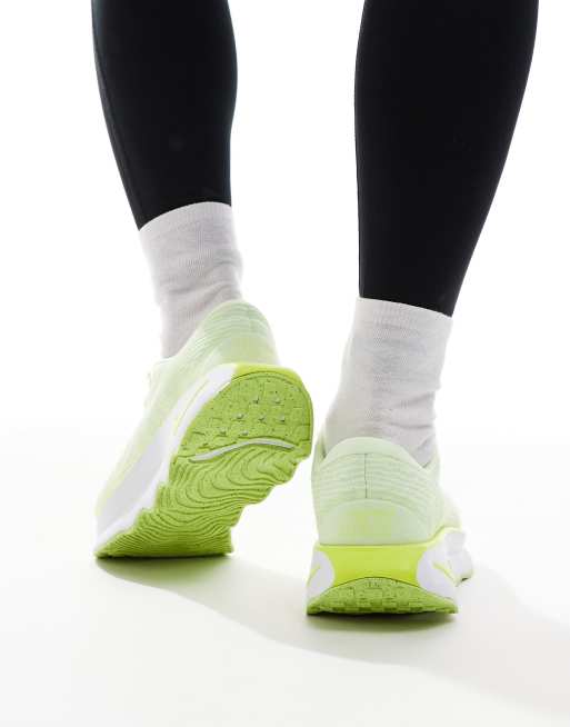 Zapatillas de deporte verde lima y blancas Motiva de Nike Training, 3 de 5