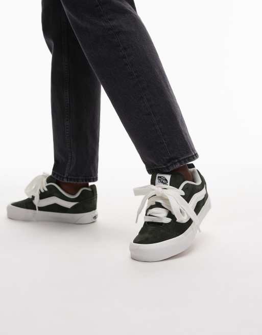 Zapatillas de deporte verde oliva oscuro de ante Knu Skool Pig Suede de Vans, 3 de 5