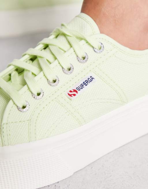 Zapatillas de deporte verde palido con plataforma plana 2790 de Superga ASOS