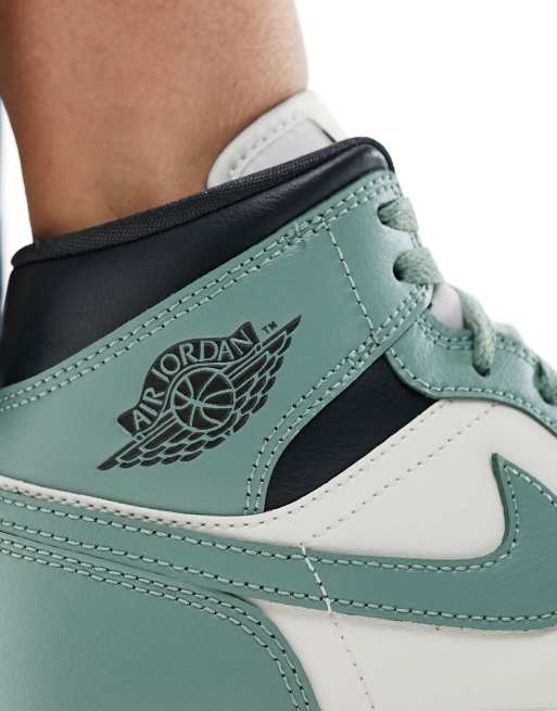 Zapatillas de deporte verde salvia Air Jordan 1 Mid de Nike, 3 de 5