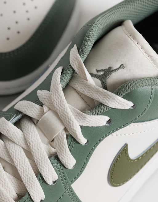 Zapatillas de deporte verdes y blancas Air Jordan 1 Low de Nike, 5 de 5