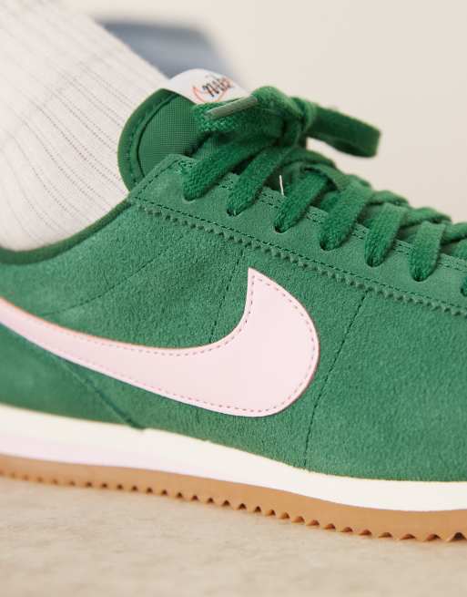 Zapatillas de deporte verdes y rosa espuma de ante Cortez de Nike, 3 de 5