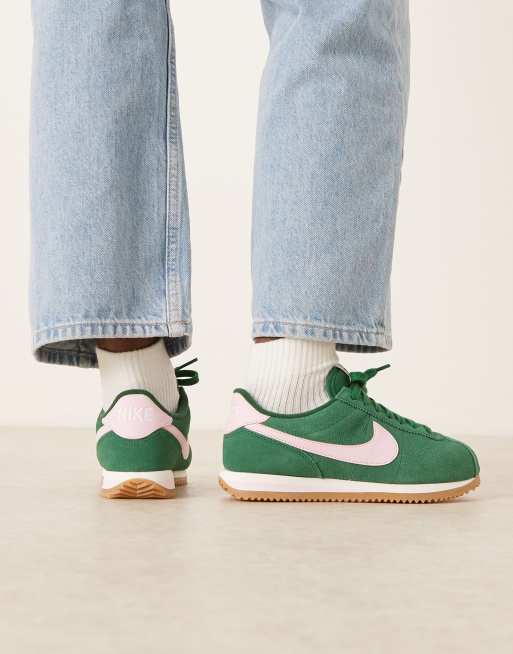Zapatillas de deporte verdes y rosa espuma de ante Cortez de Nike, 4 de 5