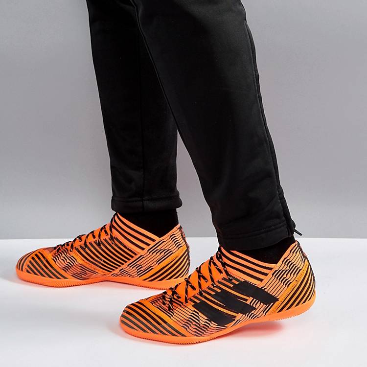 Zapatillas fútbol sala en naranja Nemeziz Tango 17.3 BY2815 de adidas | ASOS