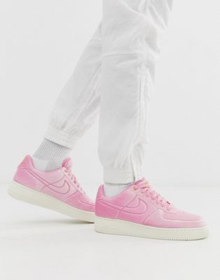 Zapatillas de terciopelo rosa Air Force 1 '07 de Nike | ASOS