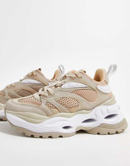 Zapatillas deportivas beis y blanco mix con suela gruesa Triplet M de Buffalo
