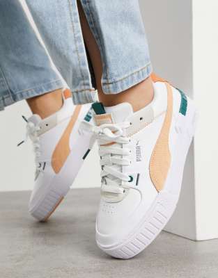 Zapatillas deportivas blancas y coral con gruesa Cali de Puma | ASOS