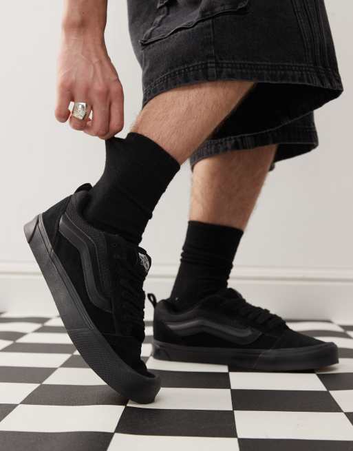 Zapatillas deportivas con suela gruesa en triple negro Knu Skool