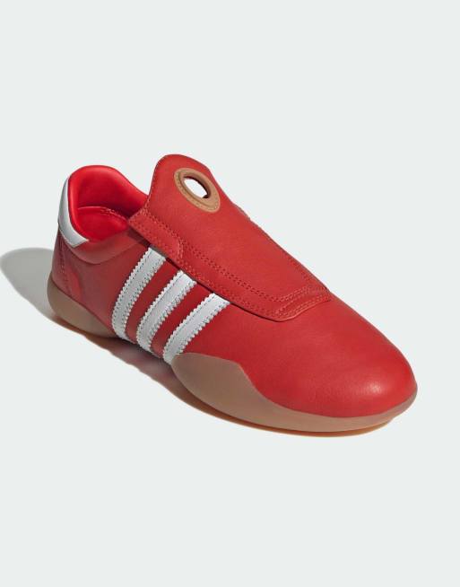 Zapatillas deportivas rojas y blanco nube con detalle de goma Taekwondo Mei de adidas Originals