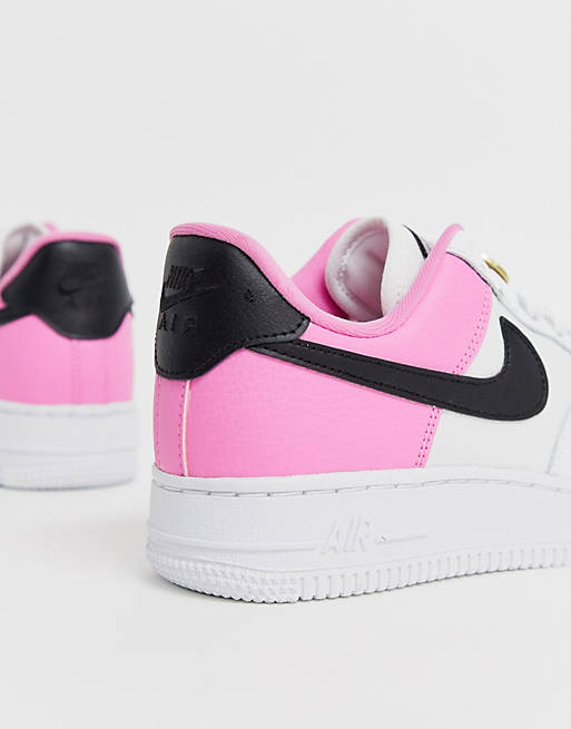 Prisionero Ejecutable cuenca Zapatillas en blanco, rosa y negro con placas de baloncesto Air Force 1 '07  de Nike | ASOS