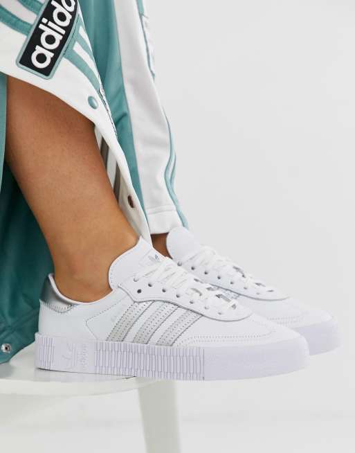 péndulo Descendencia Espacioso Zapatillas en blanco tornasolado Samba Rose de adidas Originlas | ASOS