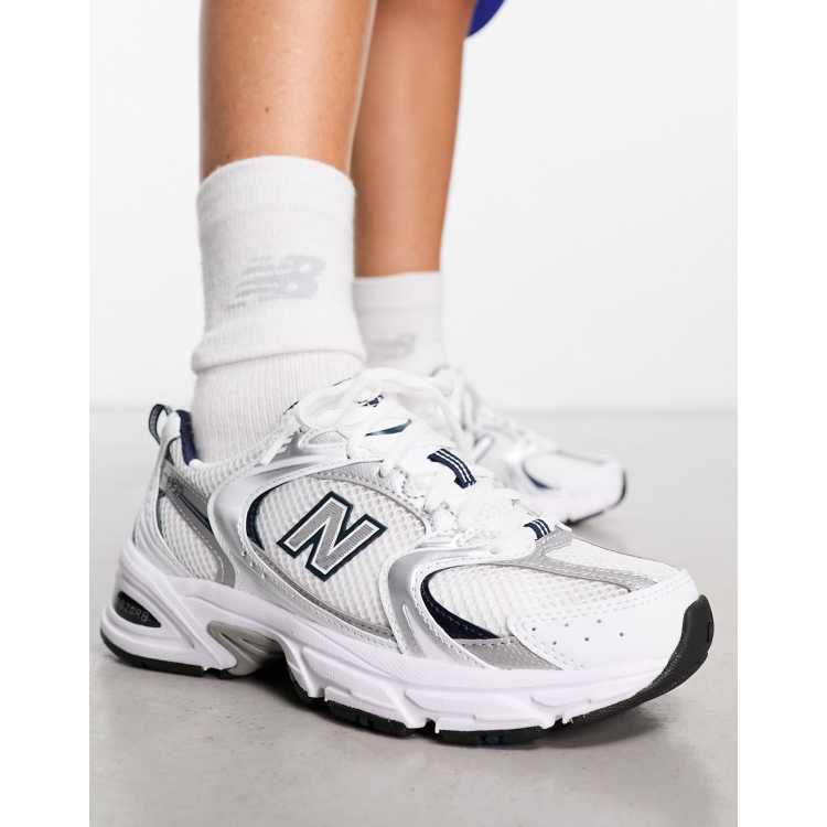 Zapatillas blanco y gris de Balance ASOS