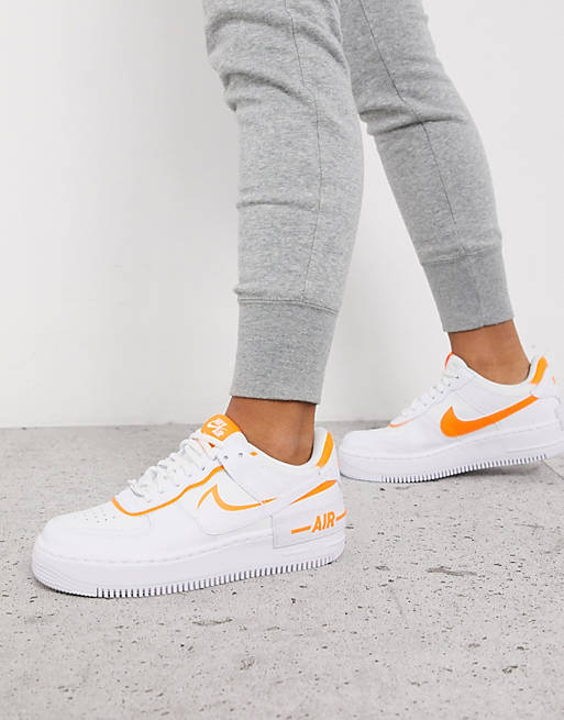 Zapatillas blanco y naranja Air Force 1 Shadow de Nike | ASOS