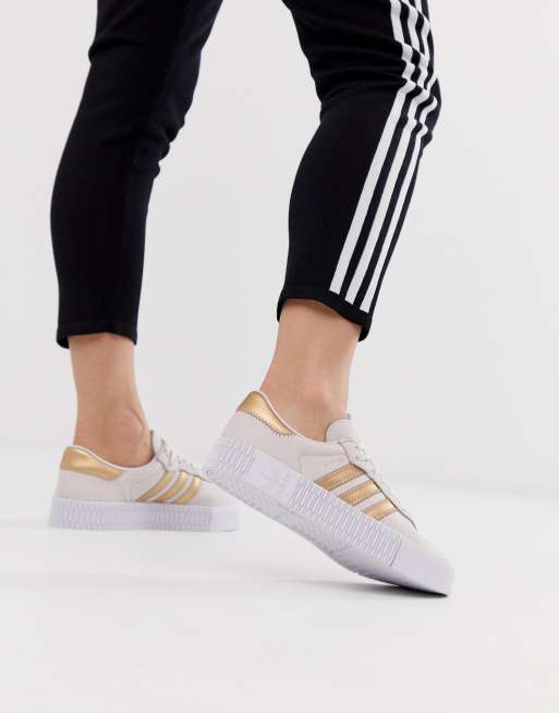 Adidas de store suela dorada