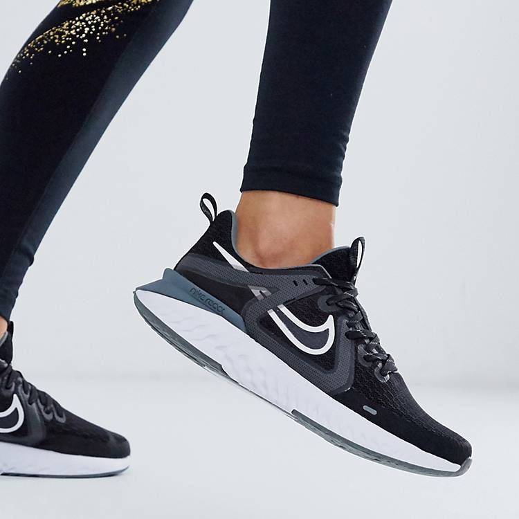 Pez anémona Alargar Nebu Zapatillas en negro y blanco Legend React de Nike Running | ASOS