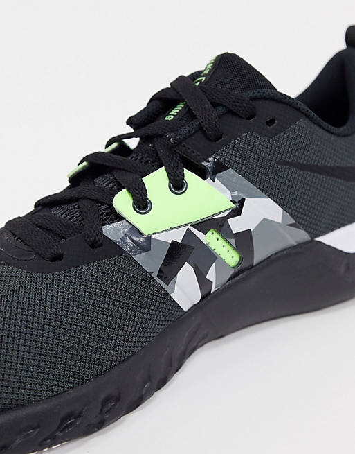 Susurro visto ropa Leer Zapatillas en negro y gris Renew Retaliation de Nike Training | ASOS