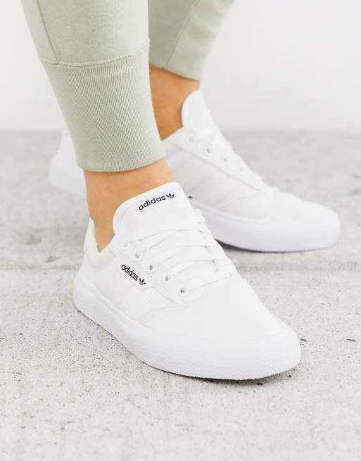 Zapatillas en tres tonos de blanco 3MC de adidas | ASOS