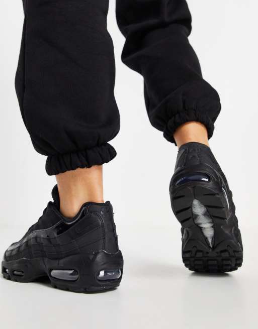 Zapatillas en triple negro Air Max 95 de Nike ASOS