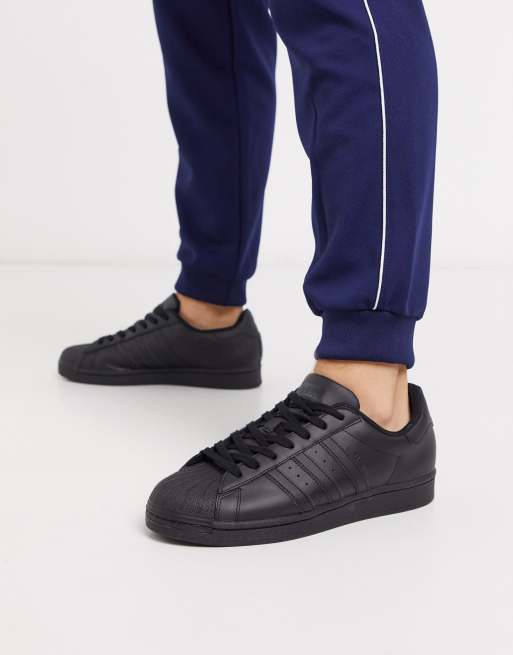 pastor Encantador reacción Zapatillas en triple negro de adidas Originals Superstar | ASOS