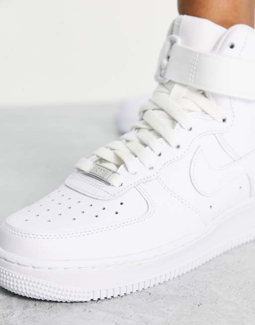 Zapatillas hi-top blanco triple Air Force 1 de Nike, 4 de 4