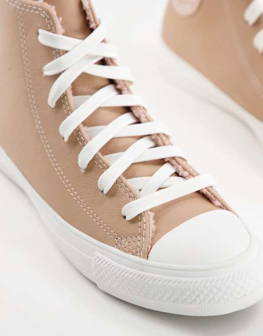 Zapatillas hi top color tostado de cuero con forro de borreguito